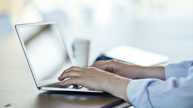 Los partidos buscan ‘influencers’ políticos para convencer a los electores 4 - Charo Toscano